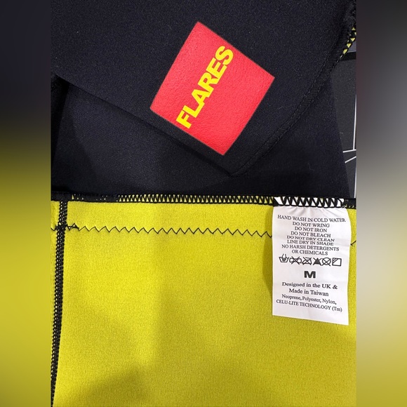 FLARES Black Thermo Fit Workout leggins with CELU-LITE technology - Picture 5 of 5